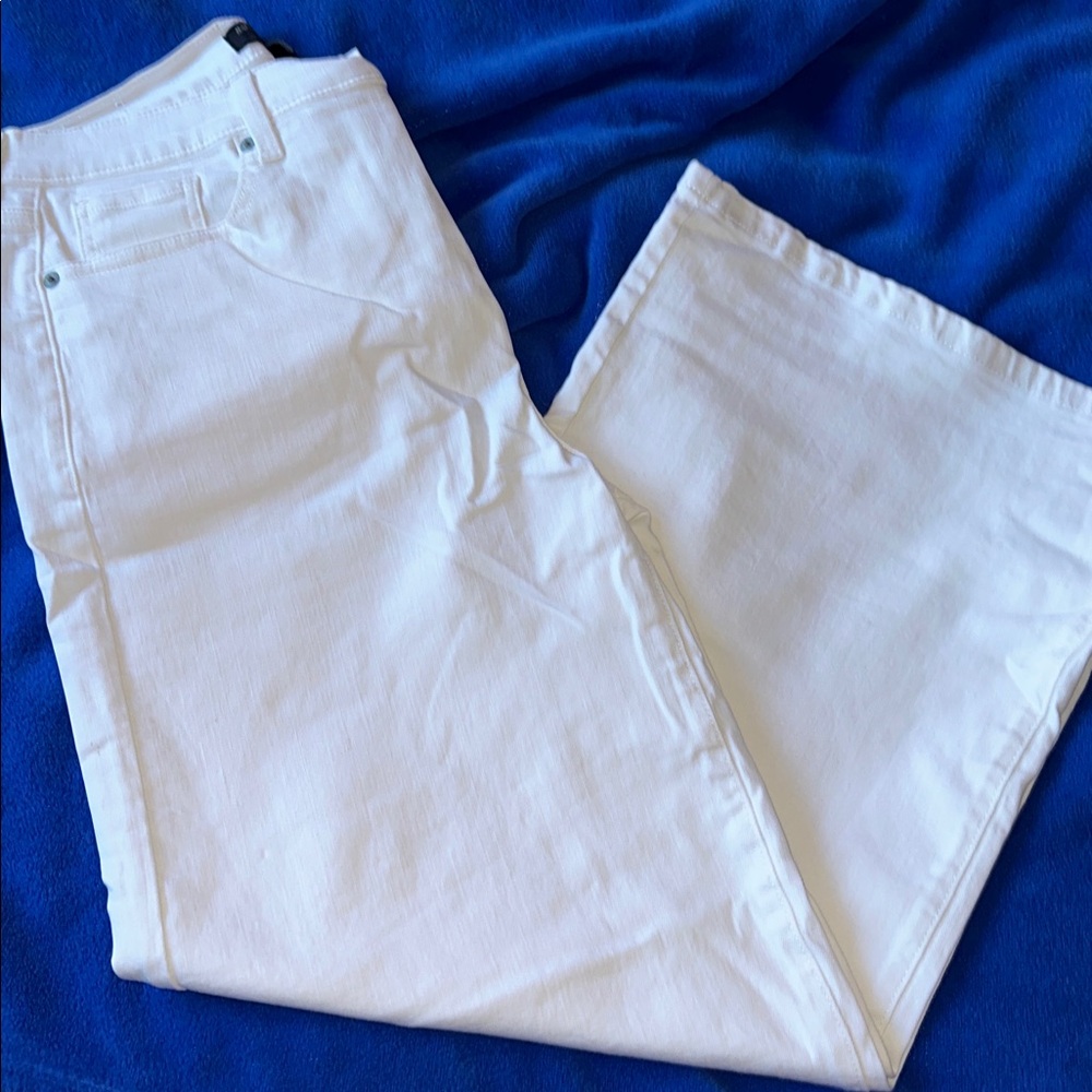 NWOT Banana Republic Pure White High Rise wide leg Jeans. Never worn! Size 32/14 - Picture 2 of 7